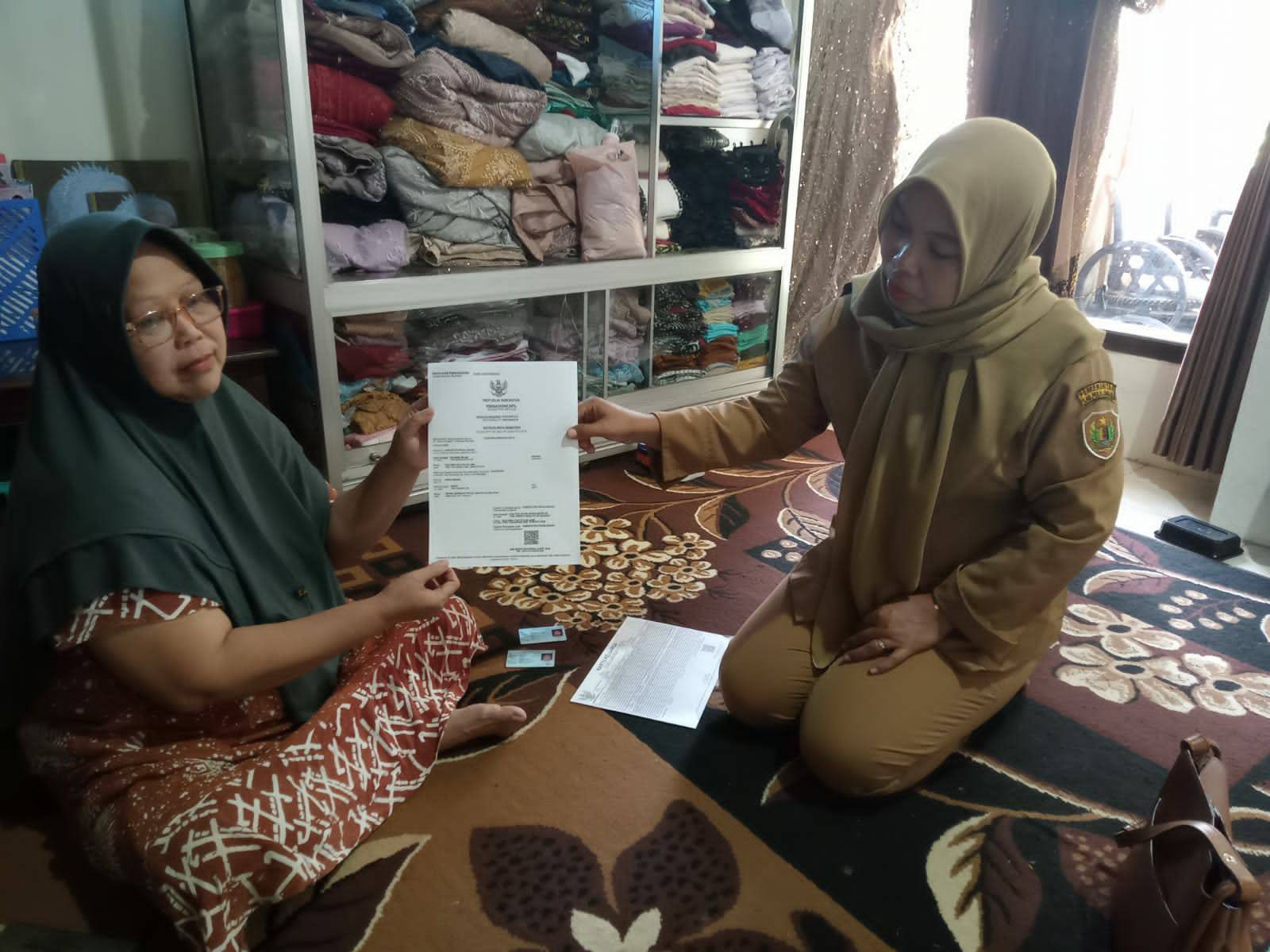 Pemerintah Desa Getas Serahkan Akta Kematian Kepada Keluarga Almarhum 