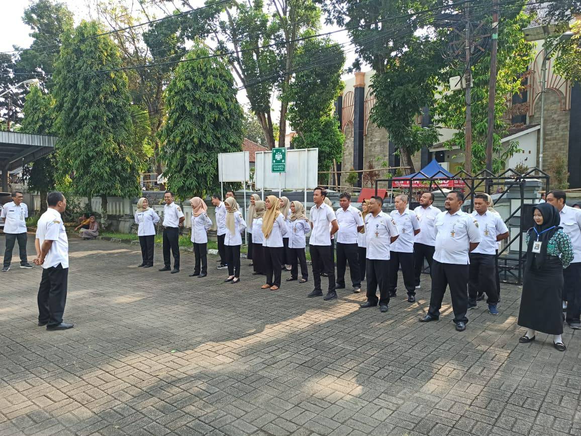 Lakukan Evaluasi Pelayanan Bagi Penduduk Rentan Kepala Disdukcapil Berikan Pembinaan Pegawai 