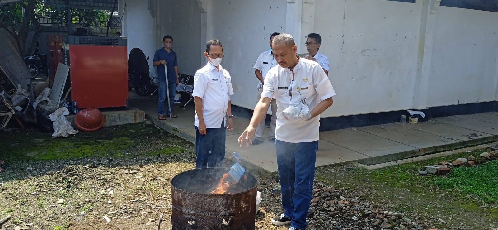 Pemusnahan KTP Elektronik rusak