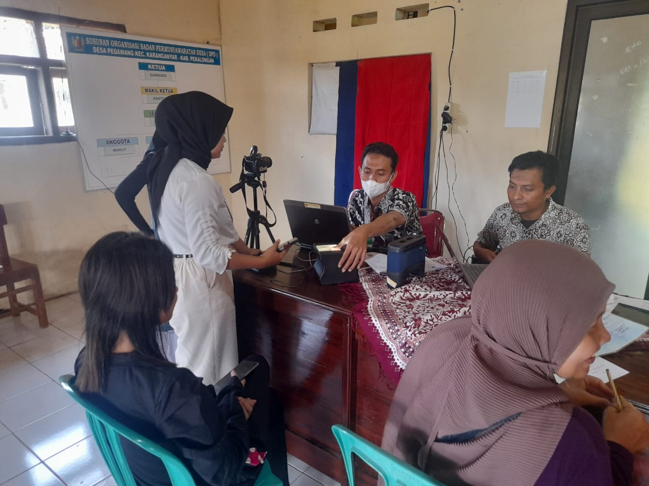 Disdukcapil adakan jemput bola pelayanan adminduk di Desa Pedawang