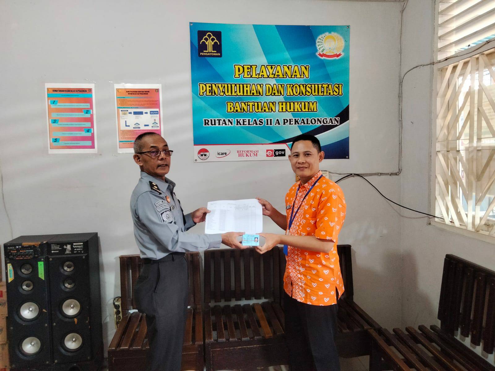 Disdukcapil Kabupaten Pekalongan serahkan dokumen KTP-el ke Rutan Pekalongan